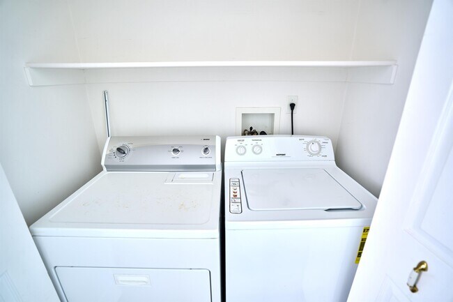 Building Photo - 850 E 550 S