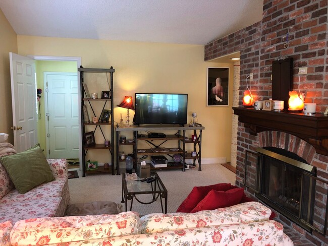 Building Photo - Gorgeous Furnished Oasis in Las Vegas Avai...