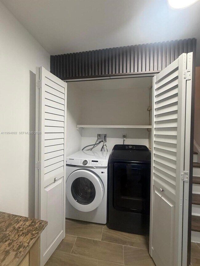 Building Photo - 1235 Coral Wy