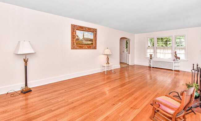 Building Photo - 61 Villa Ave