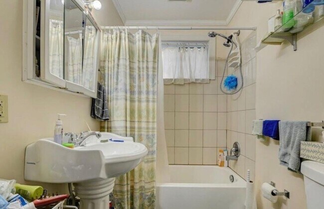 Building Photo - 851 Scott St