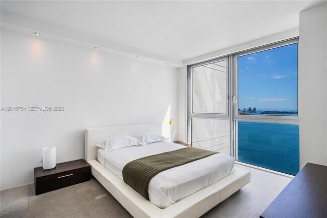 Building Photo - 1331 Brickell Bay Dr