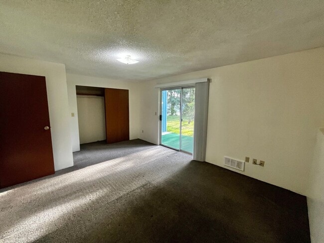 Building Photo - 1110 Shorewood Dr