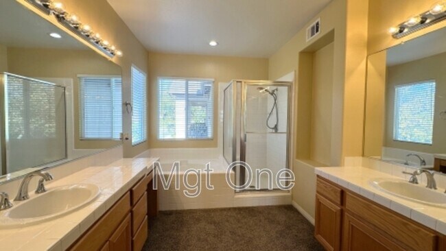 Building Photo - 7 Southern Hills Dr