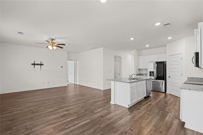 Building Photo - 166 Champlain Rd