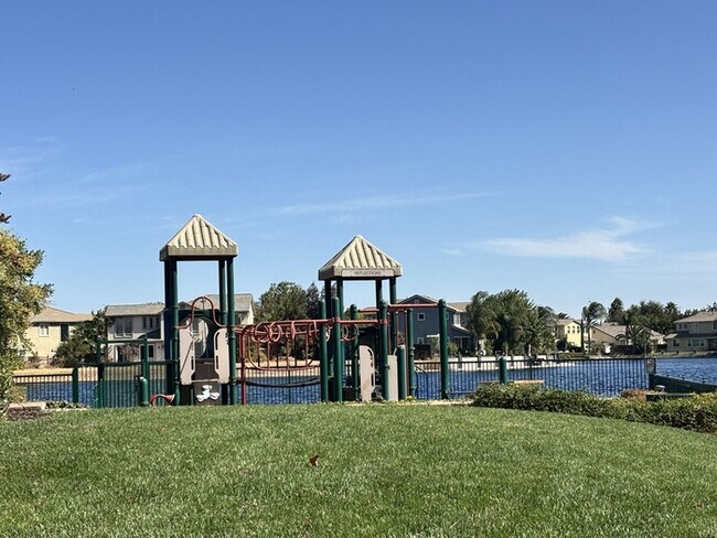 Building Photo - 1527 Horizon Ln
