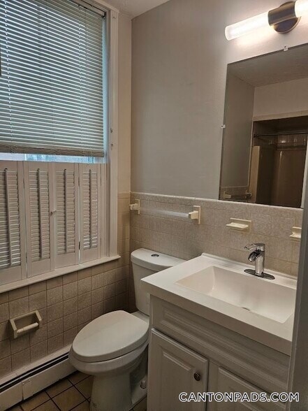 Building Photo - 33 Rockland St