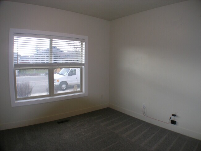 Building Photo - 2576 E Hidden Crk St