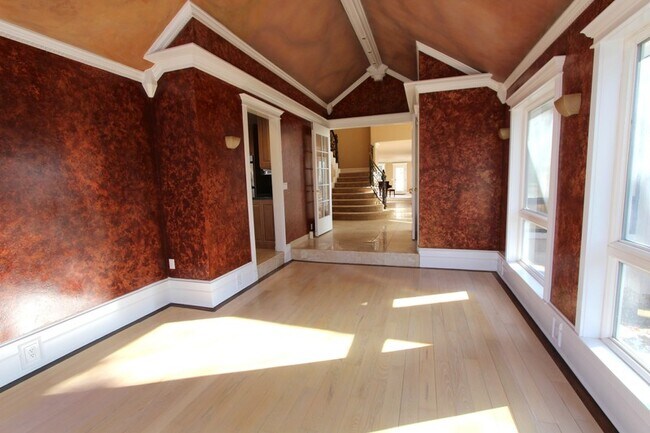 Building Photo - 3333 Deer Hollow Dr