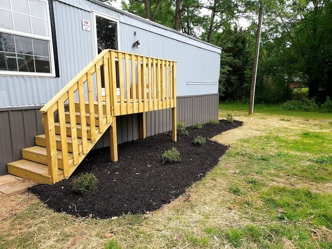 Building Photo - 3 Bedroom Mobile Home in West Pelzer