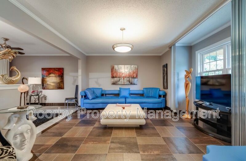 Building Photo - 4557 Ravenwood Dr N