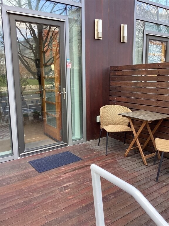 Building Photo - 2 Earhart St