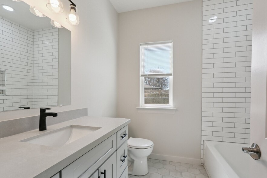 Building Photo - 32 Ashton Cox Dr