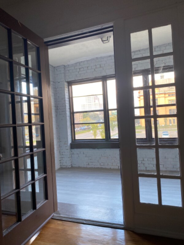 Building Photo - 4863 2nd Ave