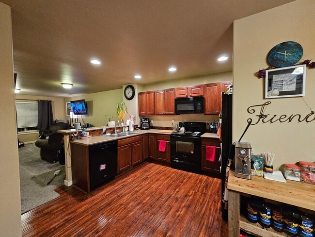 Building Photo - 3 Bedroom 2.5 bath condo located in Four Corners