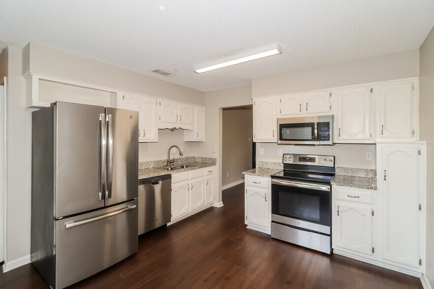 Building Photo - 8450 Kimberly Rose Dr