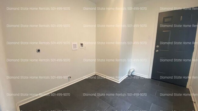 Building Photo - 9601 Labette Dr