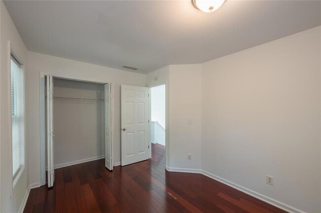 Building Photo - 1331 Memorial Dr SE