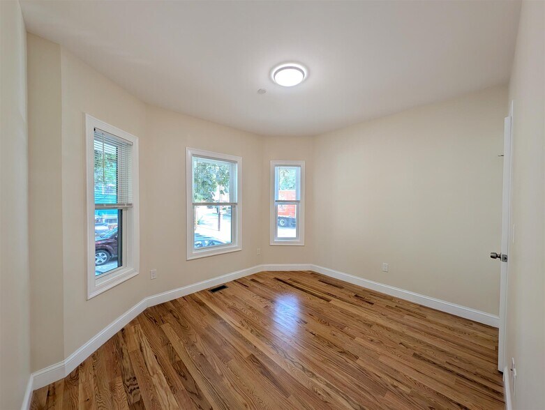 Building Photo - 22 Holyoke Rd