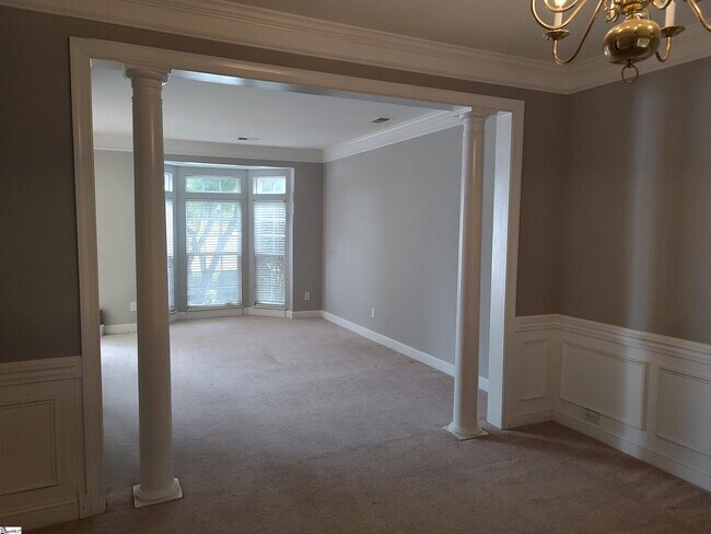 Building Photo - 407 Gunnison Dr