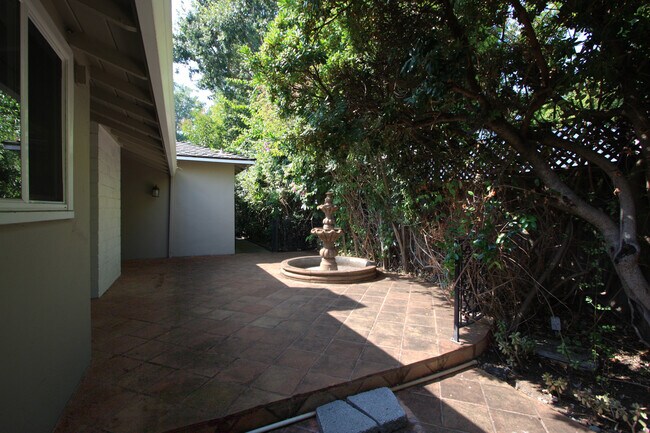 Building Photo - 1137 Forest Ave