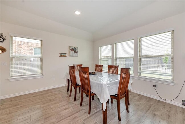 Building Photo - 6915 Twilight Elm Trace