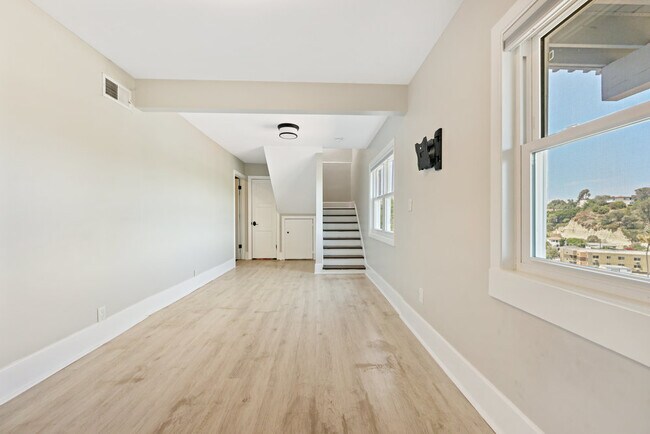 Building Photo - 3447 Goldfinch St