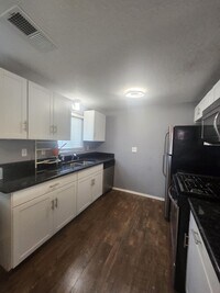Building Photo - 1032 Muriel St NE