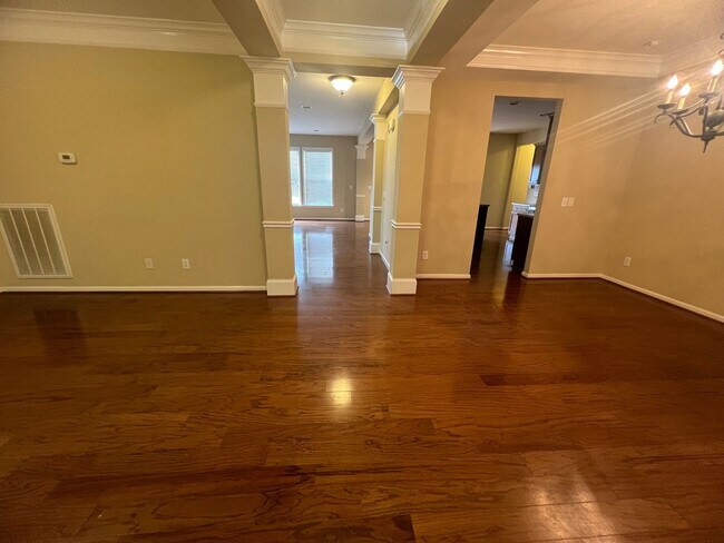 Building Photo - Home for Rent in the Desired Brookview Forest Subdivision