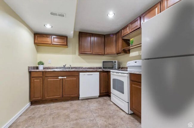 Building Photo - 6986 Jordan Cl Cir