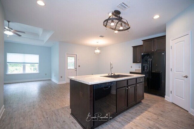 Building Photo - 8753 Bradfield Dr