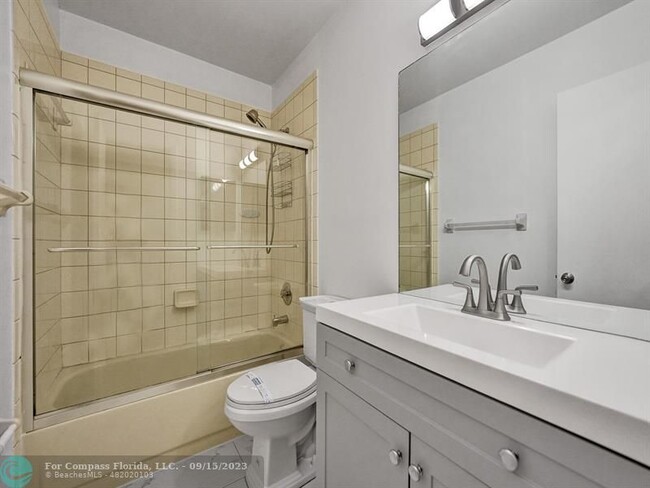 Building Photo - 9845 Riverside Dr