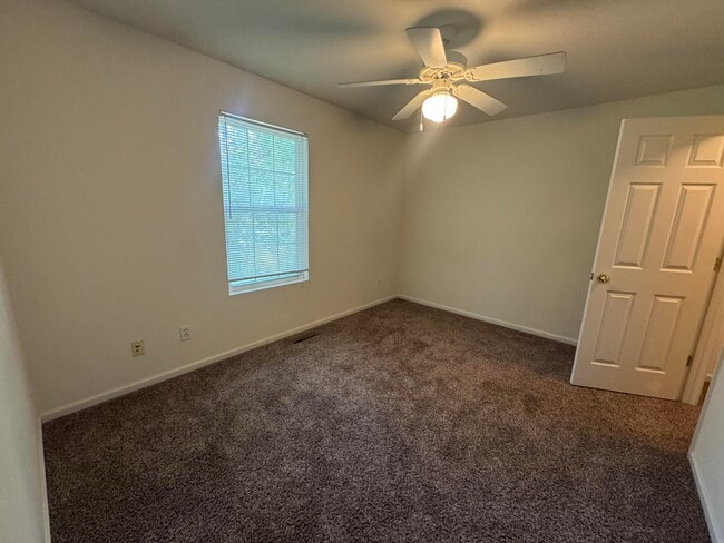 Building Photo - 3410 E St Charles Rd