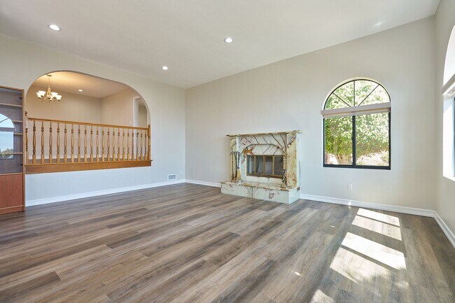 Building Photo - Aqua Vista - Entertainers Playhouse