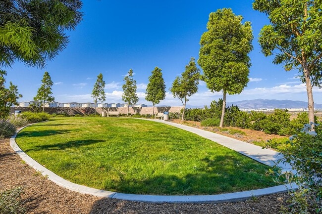 Building Photo - Stylish Three-Story Townhome with Private Courtyard & Pool Access