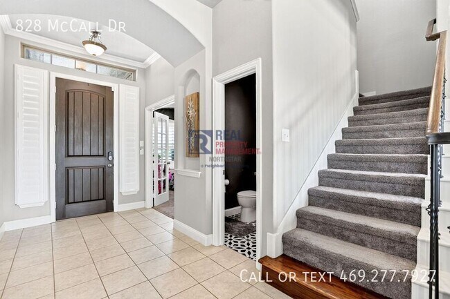 Building Photo - 828 McCall Dr