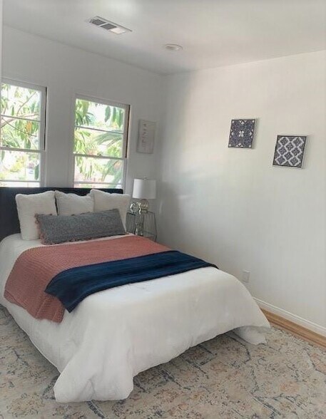 Bedroom - 1345 Cambridge Dr