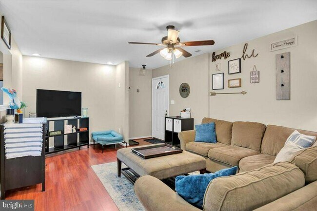 Building Photo - 213 Steeplechase Ct
