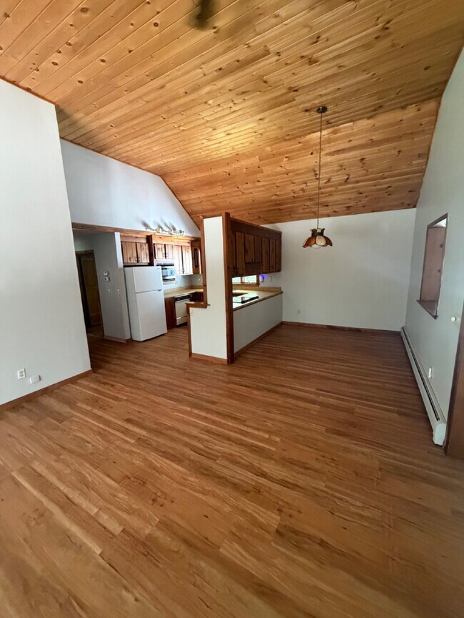 Building Photo - 2-Bedroom, 2-Bath Single-Family Home with Oversized Garage – Hudson, NH