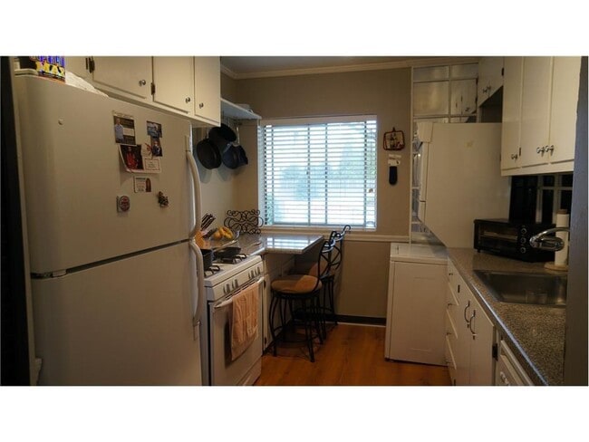 Building Photo - 91 Rumson Rd NE