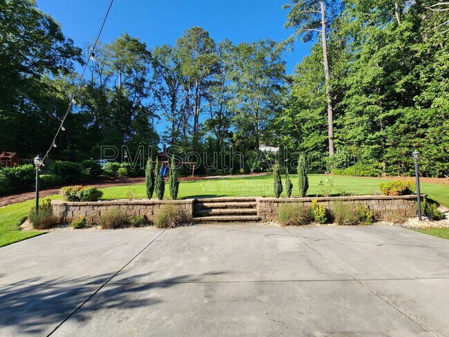 Building Photo - 40 Pheasant Dr SE