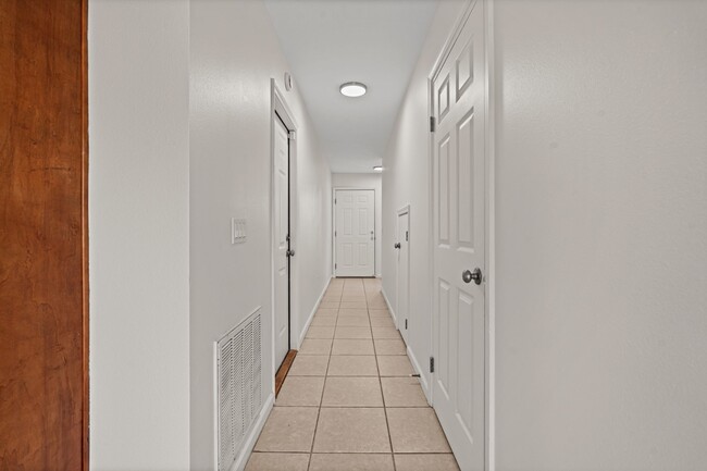 Building Photo - 5115 E 11th St