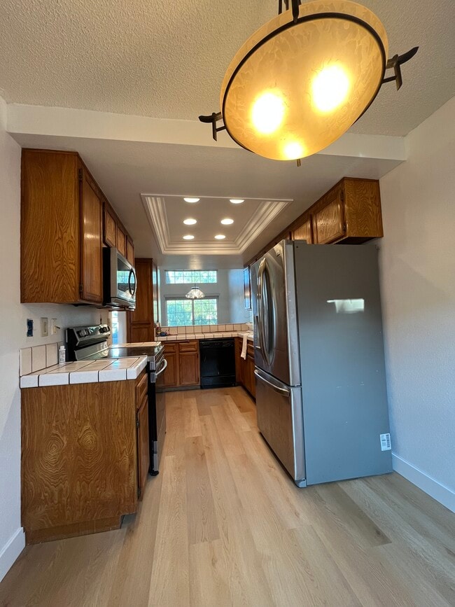 Building Photo - 1550 Apache Dr