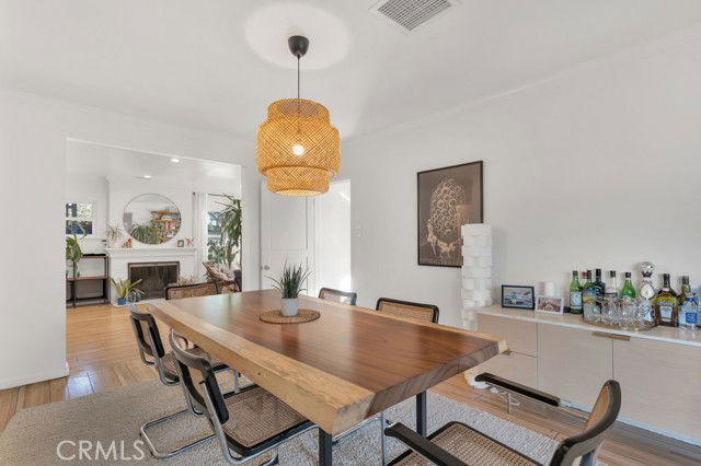 Building Photo - 5727 Colbath Ave