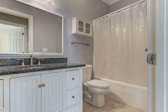 Common Bathroom - 7107 Long Boat Cir