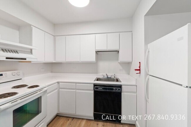 Building Photo - 400 College Park Dr