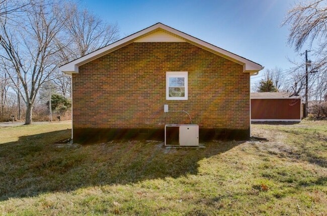 Building Photo - 816 Garrettsburg Rd