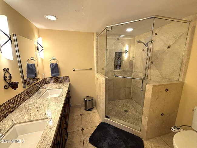 Building Photo - 3625 E Garden Dr
