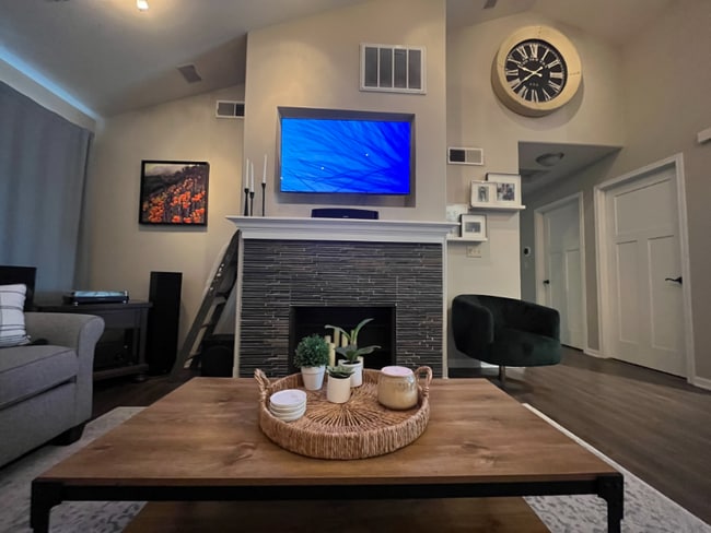 Building Photo - 316 E Stewart St