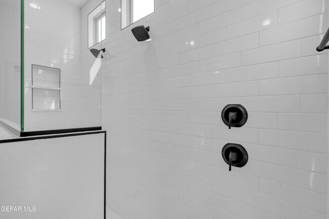 Building Photo - 15233 Expectation Ave